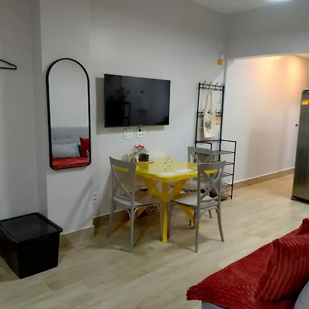 Studio novíssimo primeira quadra praia em Copacabana-3